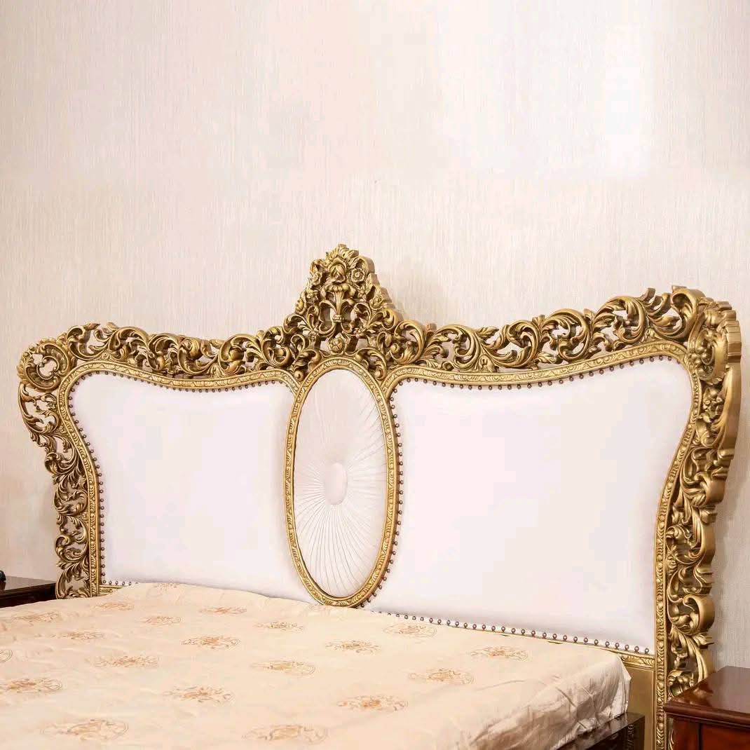 Classic Bed Set golden Carving